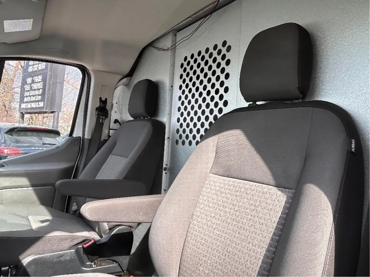 Ford Transit Cargo Van снимка Ford Transit Cargo Van
