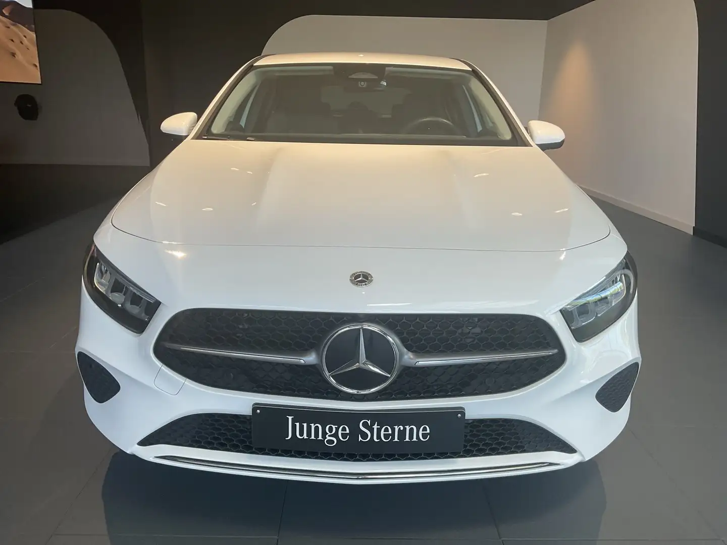 Mercedes-Benz A 200 A 200 d Progr Winterpak Totwinkelassi RüKam LED Weiß - 2