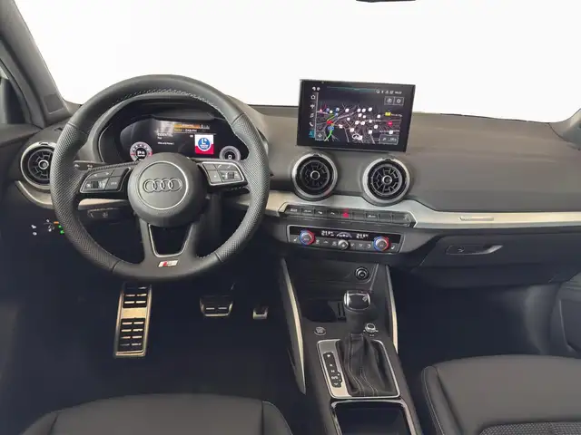 Audi Q2 view 10