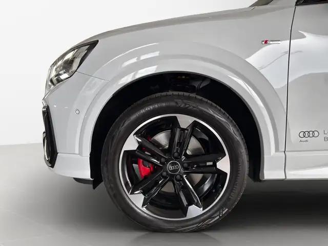Audi Q2 view 8