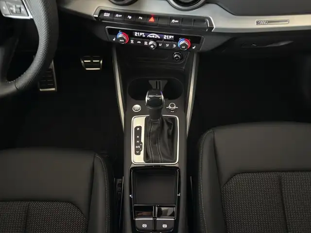 Audi Q2 view 13