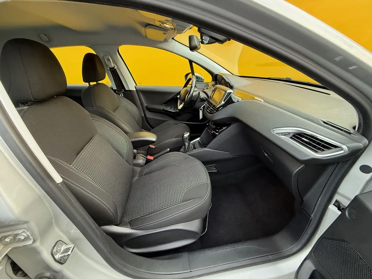 Peugeot 208 1.6 BLUEHDI 100CH ALLURE BUSINESS S\u0026S 5P Gris - 2