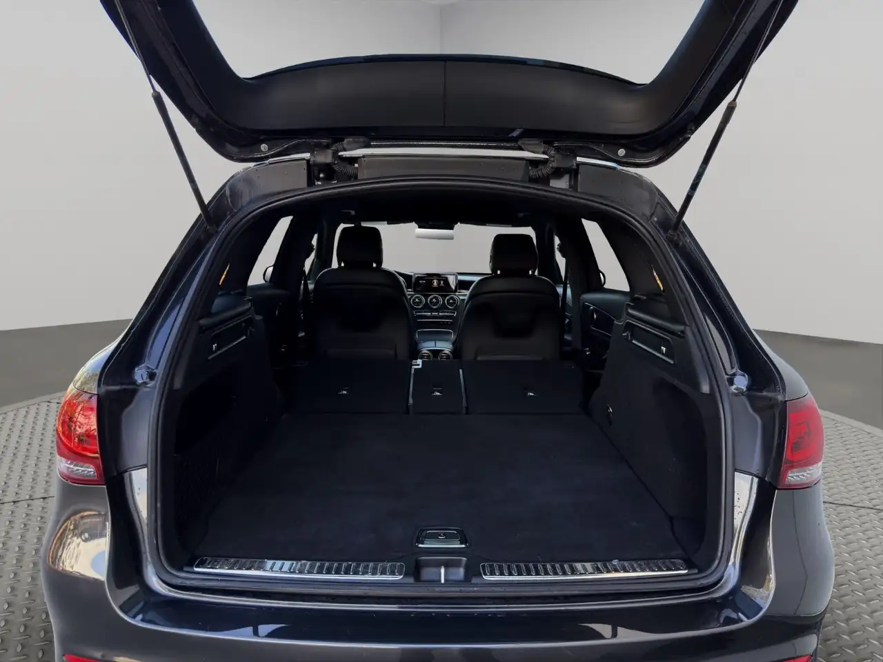 Mercedes-Benz GLC снимка Mercedes-Benz GLC