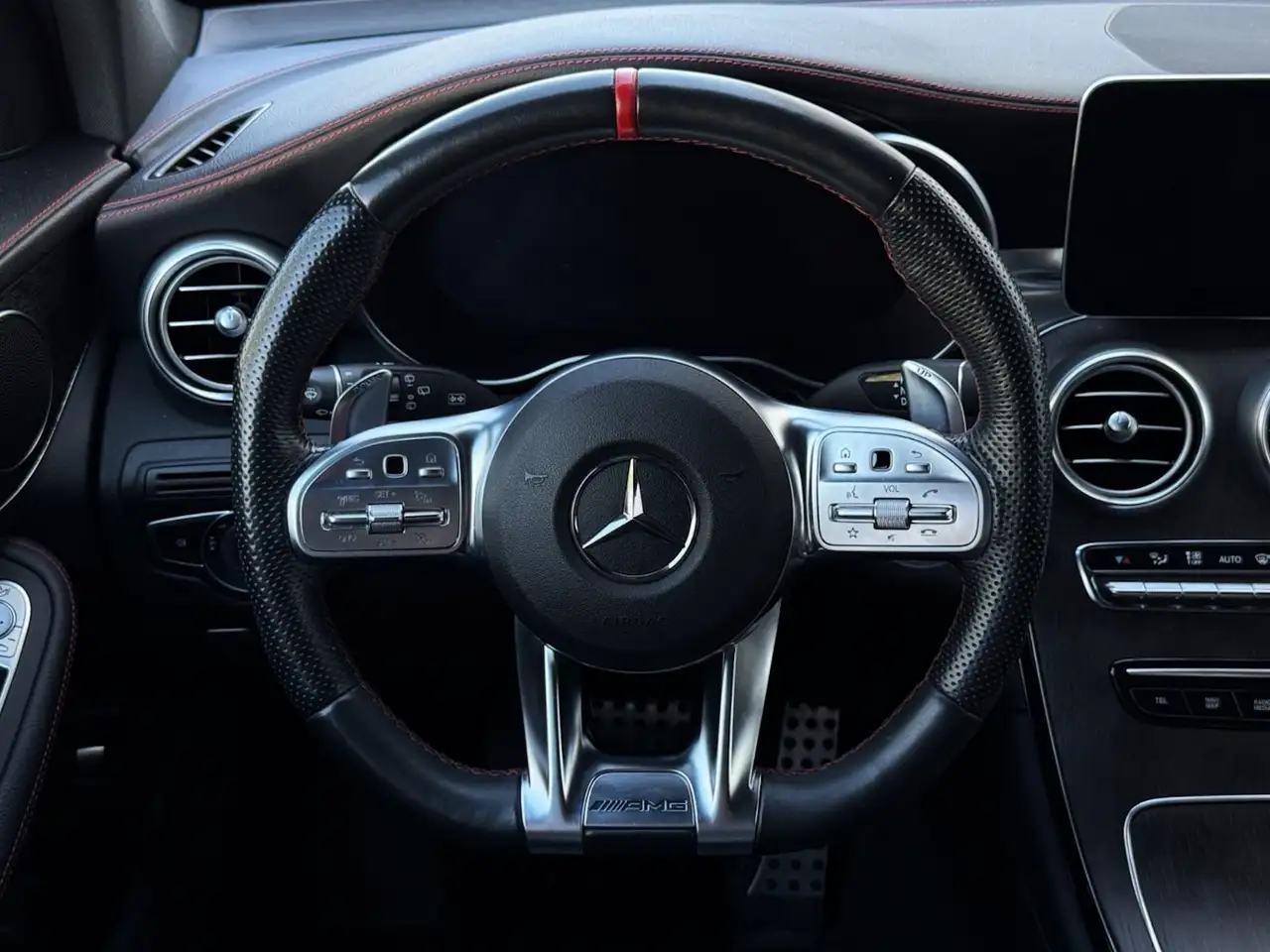 Mercedes-Benz GLC снимка Mercedes-Benz GLC