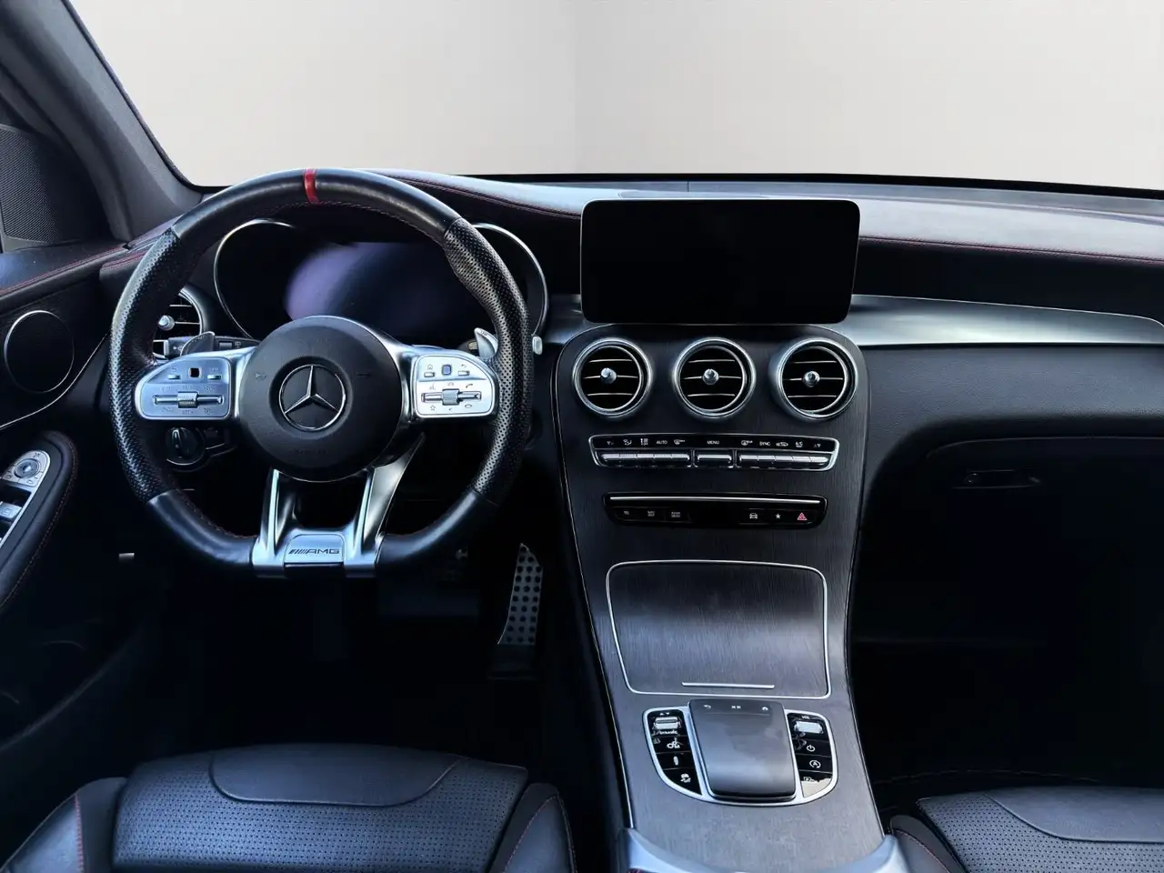 Mercedes-Benz GLC снимка Mercedes-Benz GLC