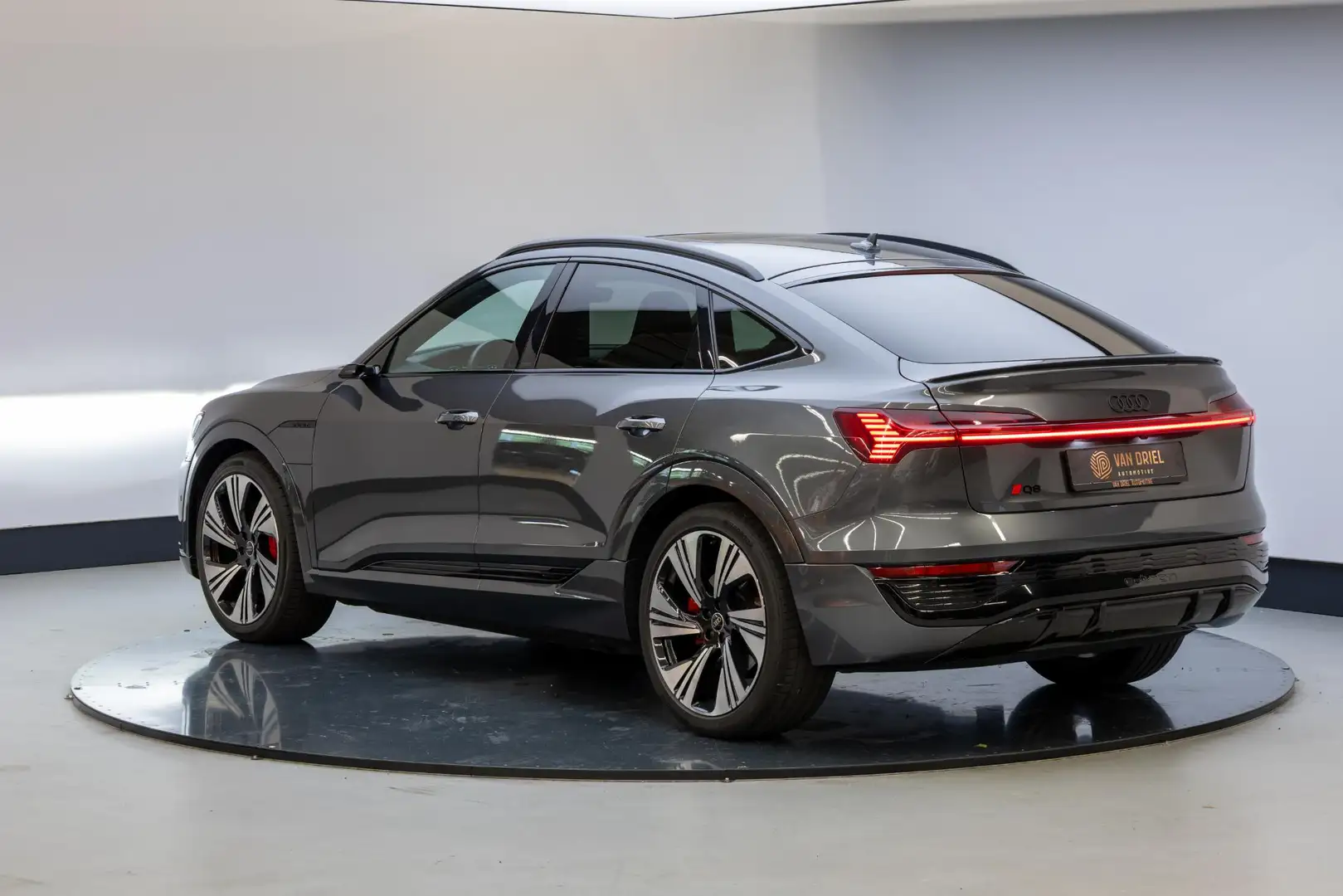 Audi Q8 e-tron Sportback 55 quattro S Edition Competition 115 kWh Grigio - 2