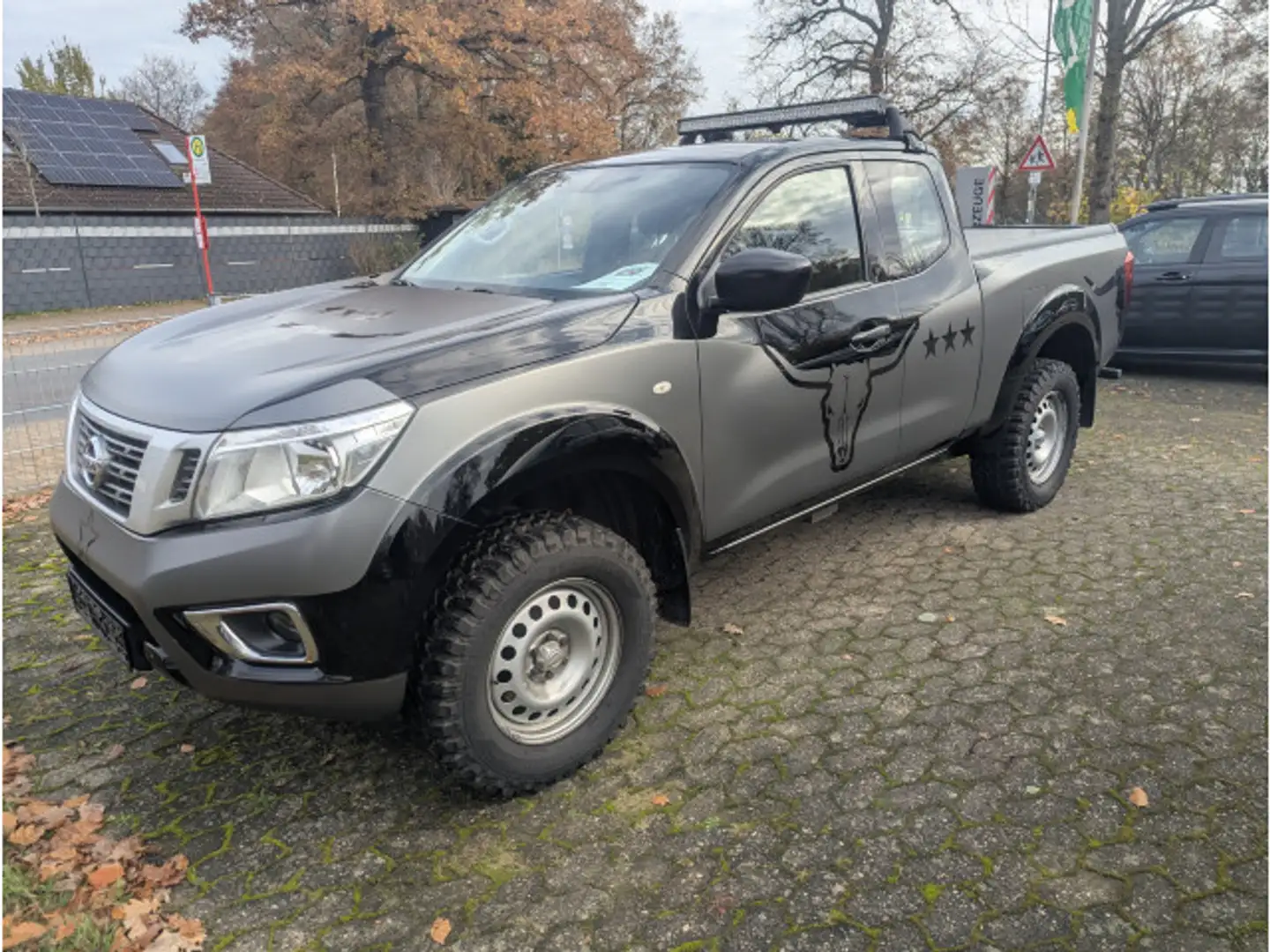 Nissan Navara NP300 Visia King Cab 4x4 Schwarz - 2