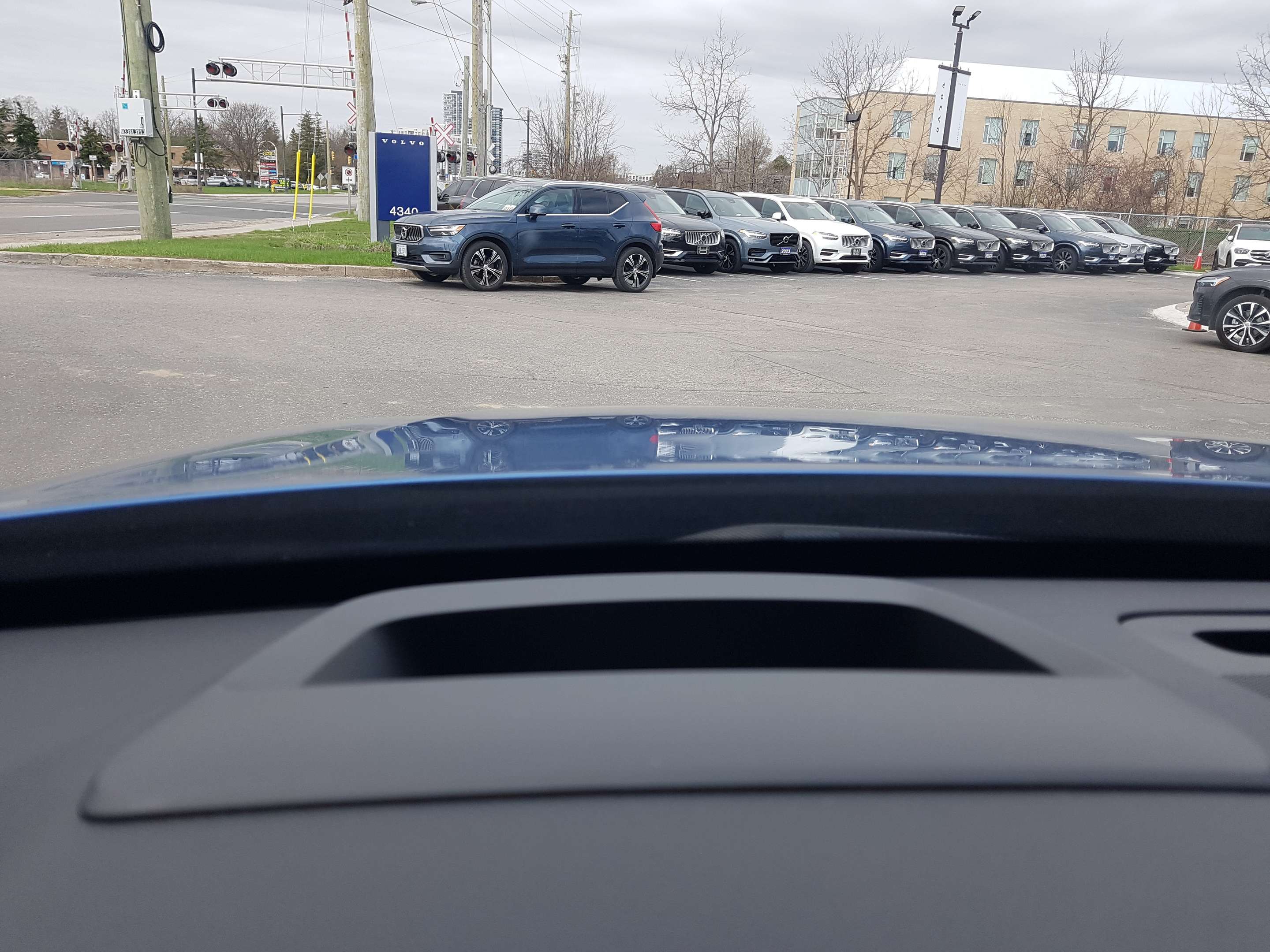 2018 Volvo XC90 T6 AWD R-Design thumb 45