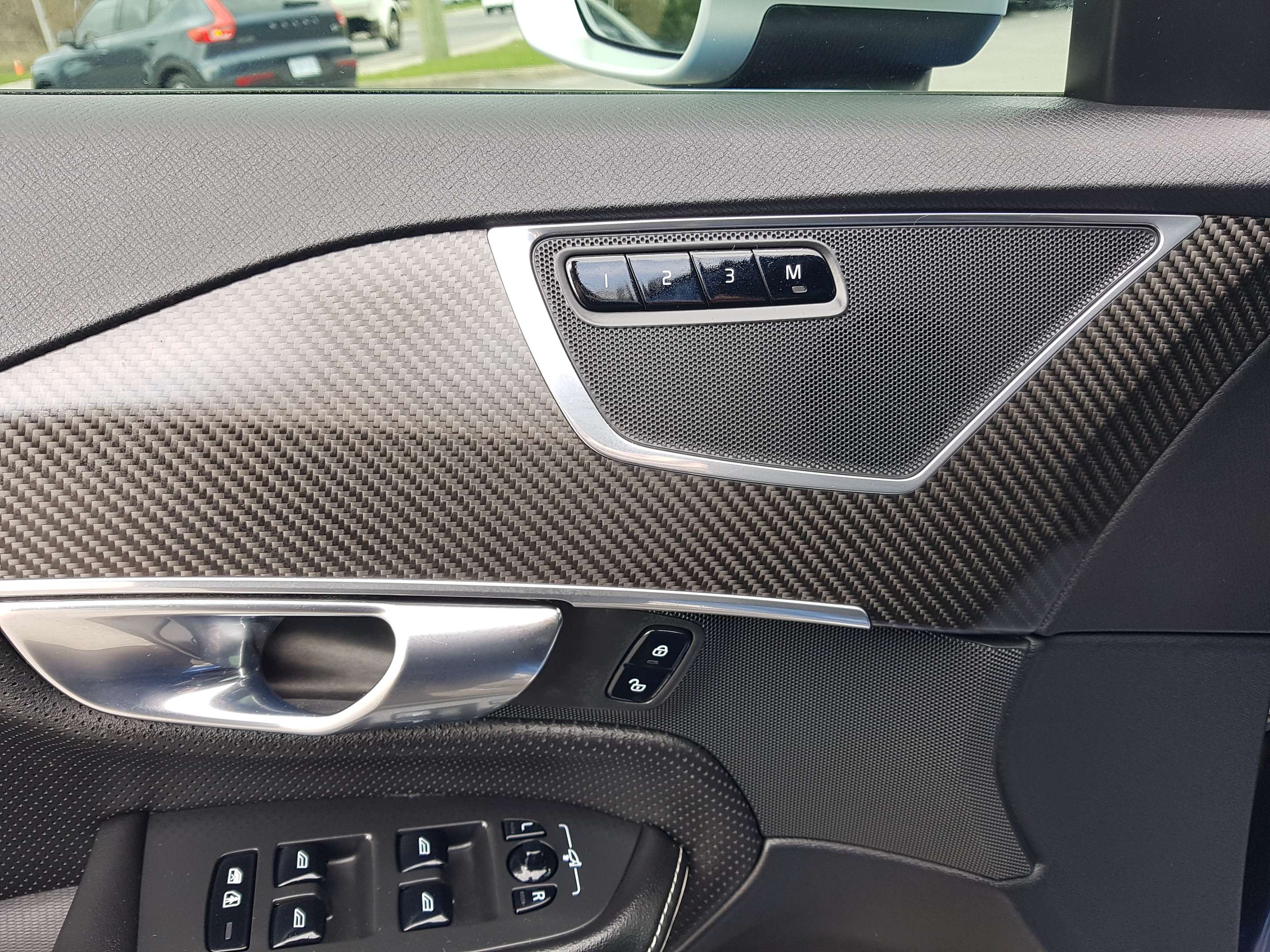 2018 Volvo XC90 T6 AWD R-Design thumb 40