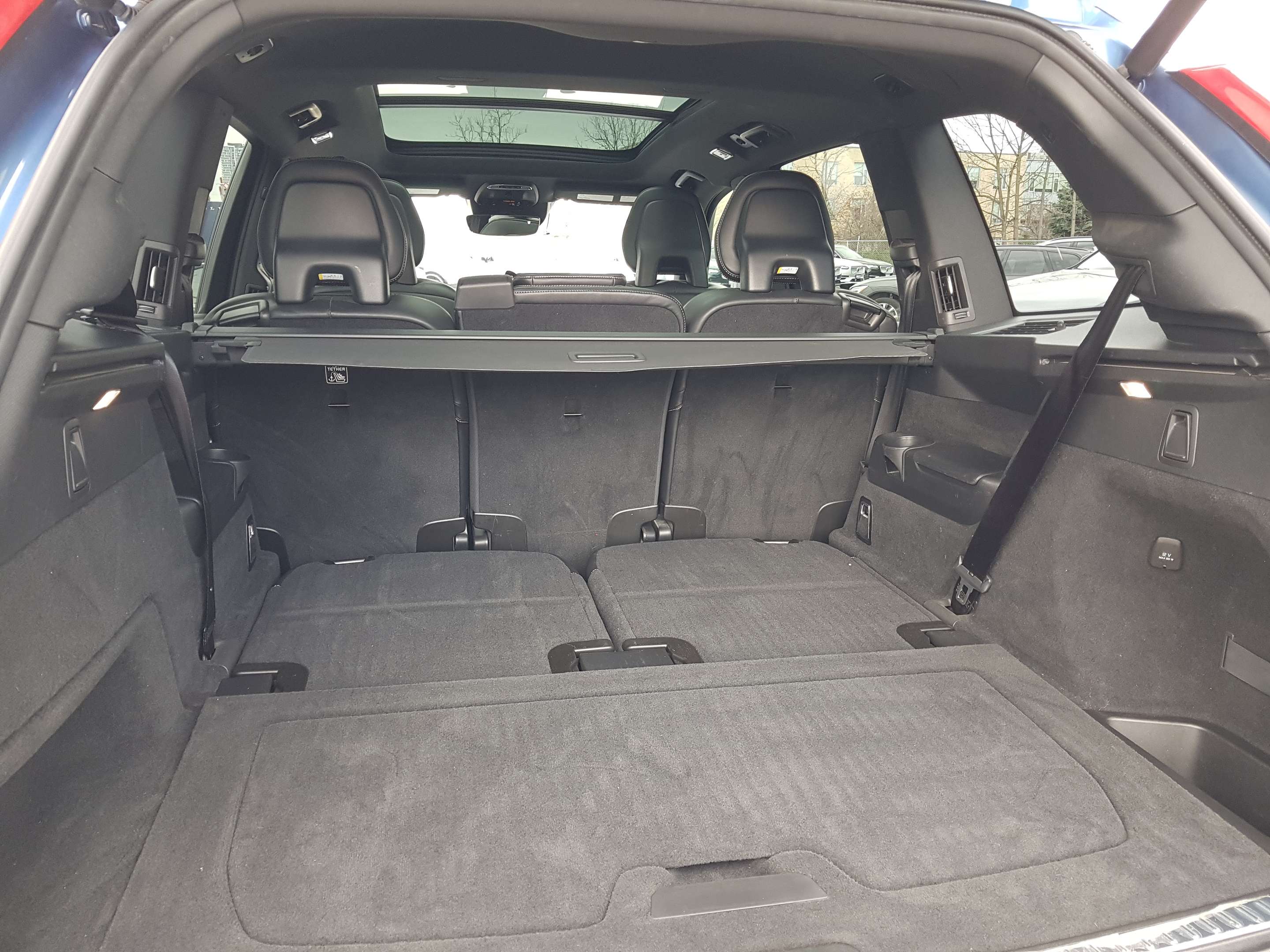 2018 Volvo XC90 T6 AWD R-Design thumb 14