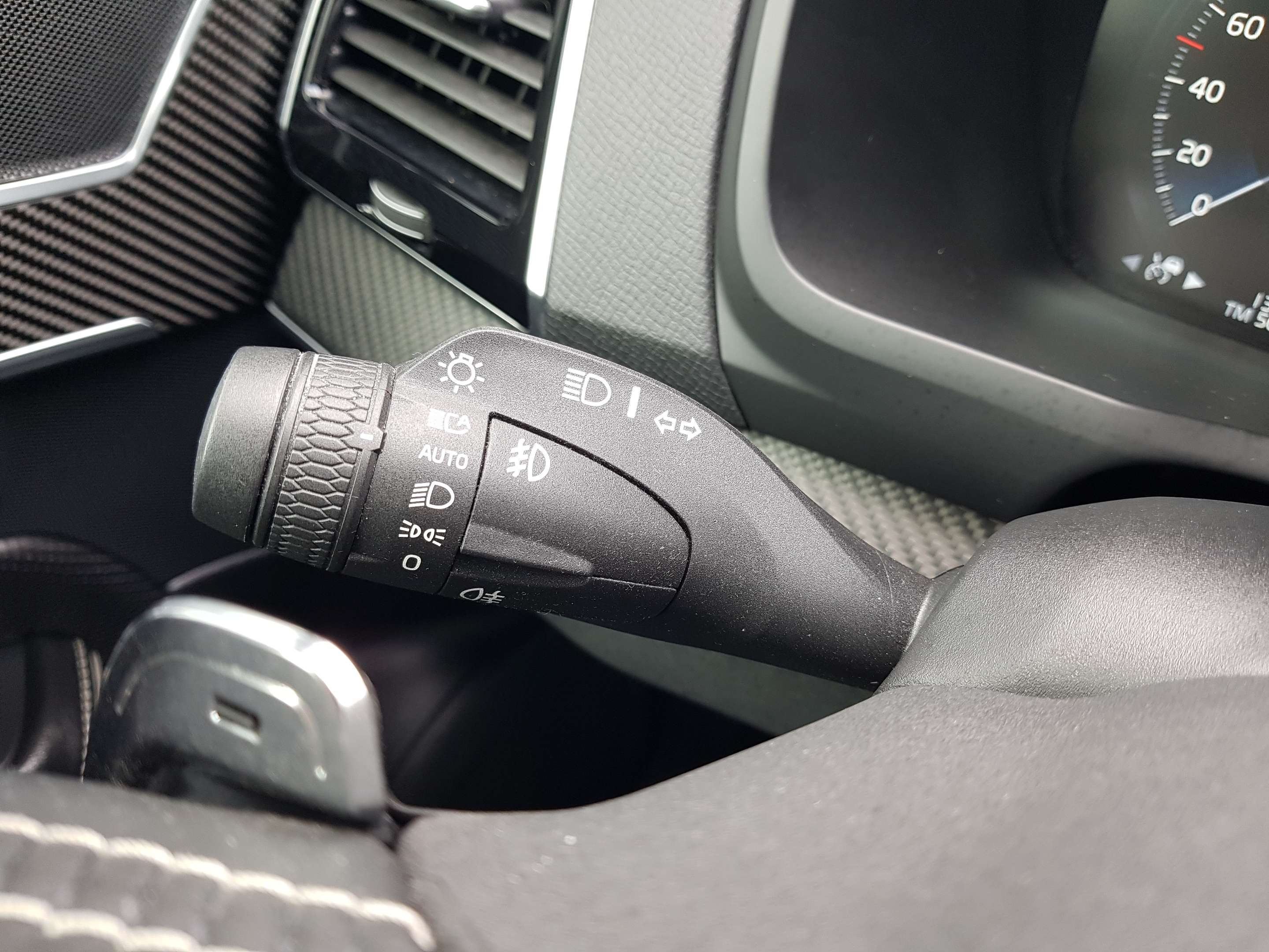 2018 Volvo XC90 T6 AWD R-Design thumb 48