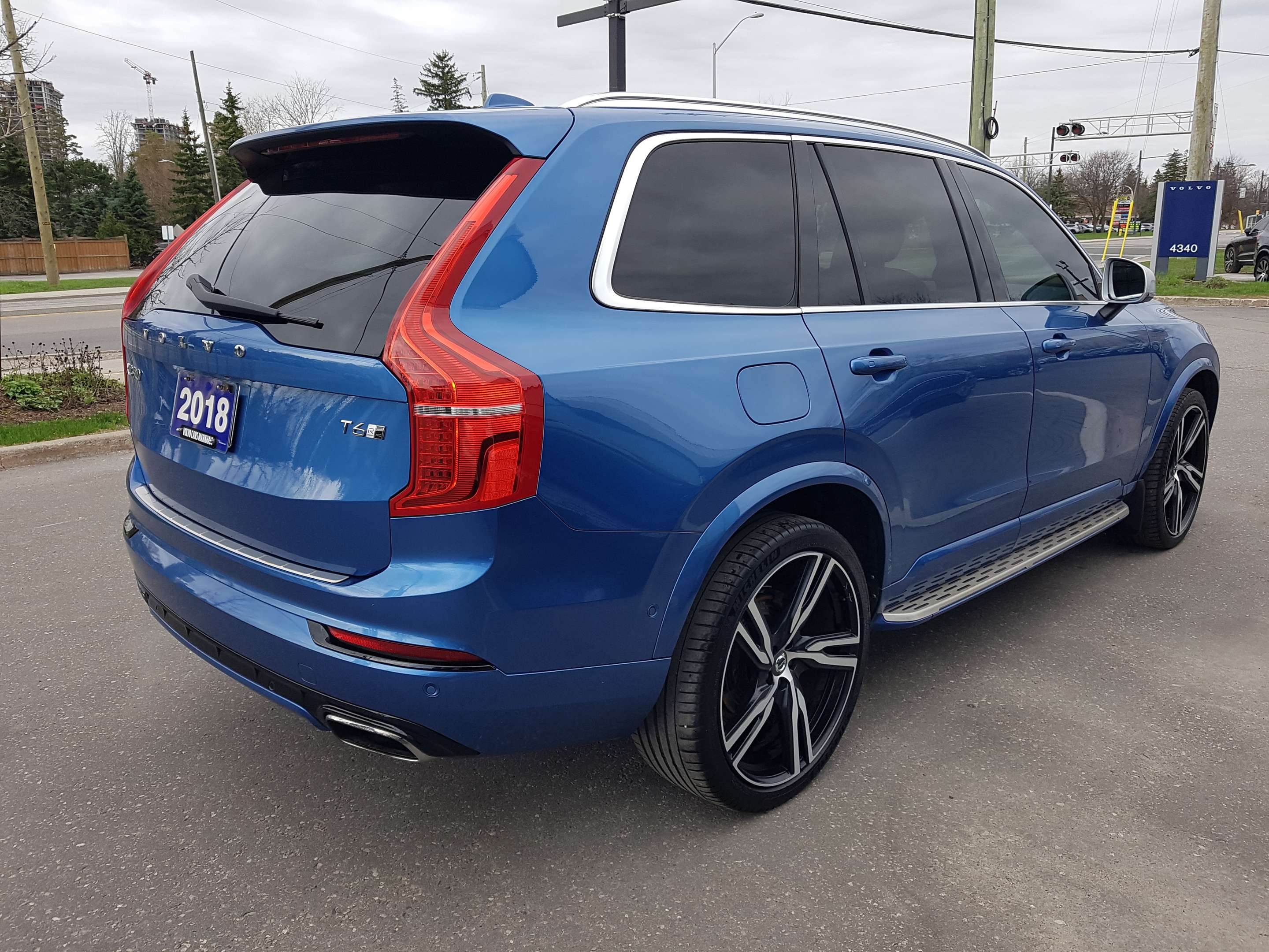 2018 Volvo XC90 T6 AWD R-Design thumb 6