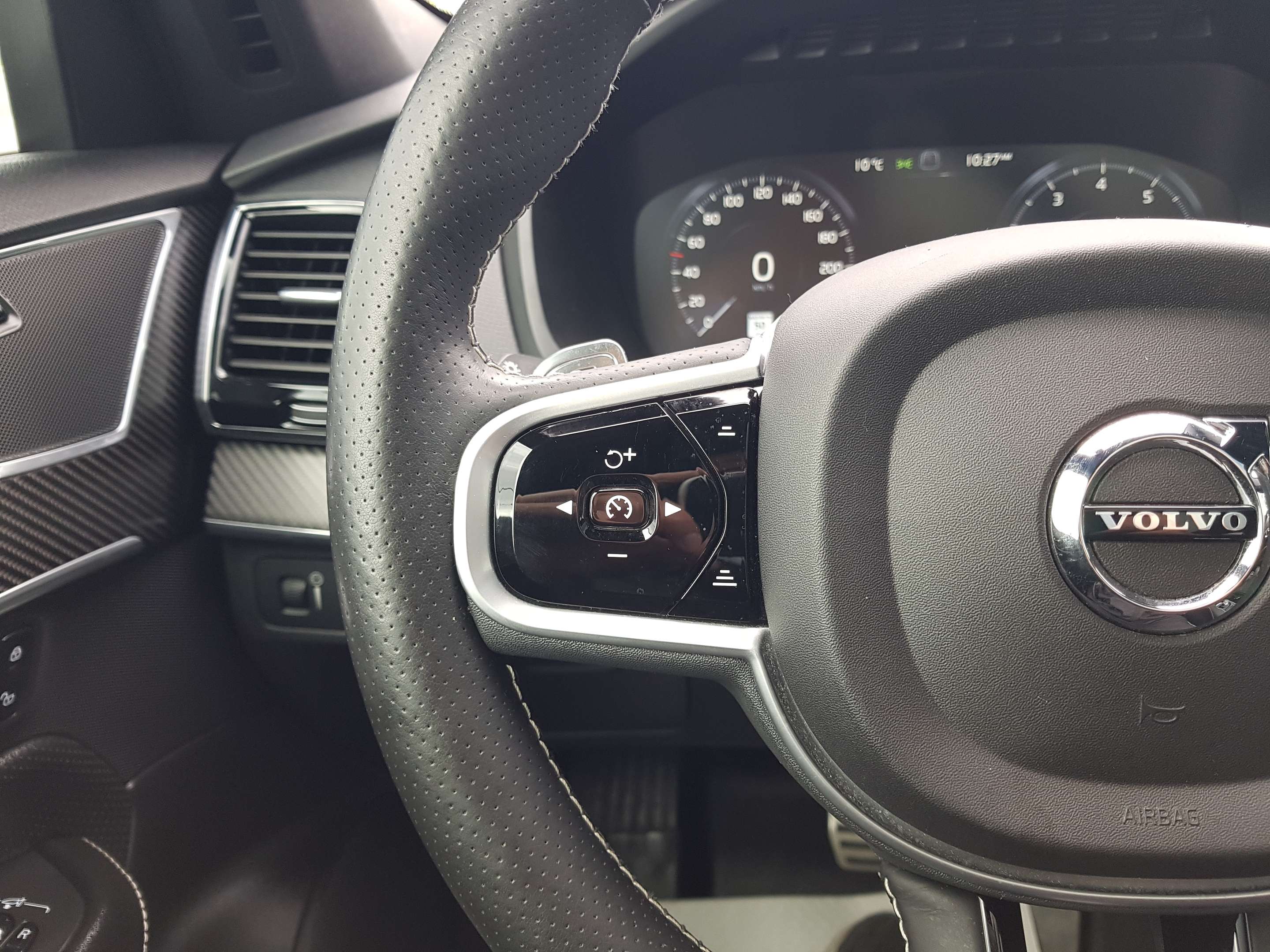 2018 Volvo XC90 T6 AWD R-Design thumb 50