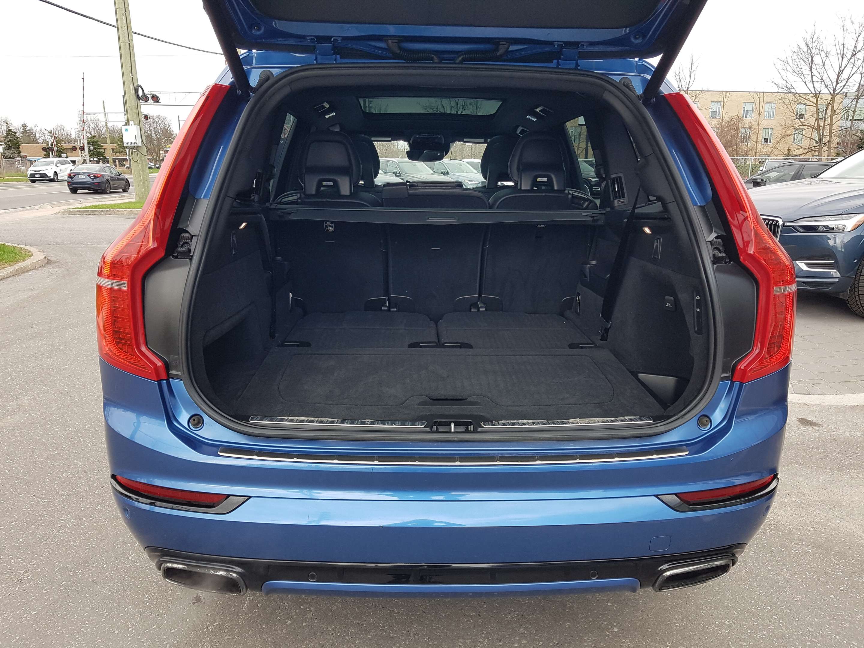2018 Volvo XC90 T6 AWD R-Design thumb 13