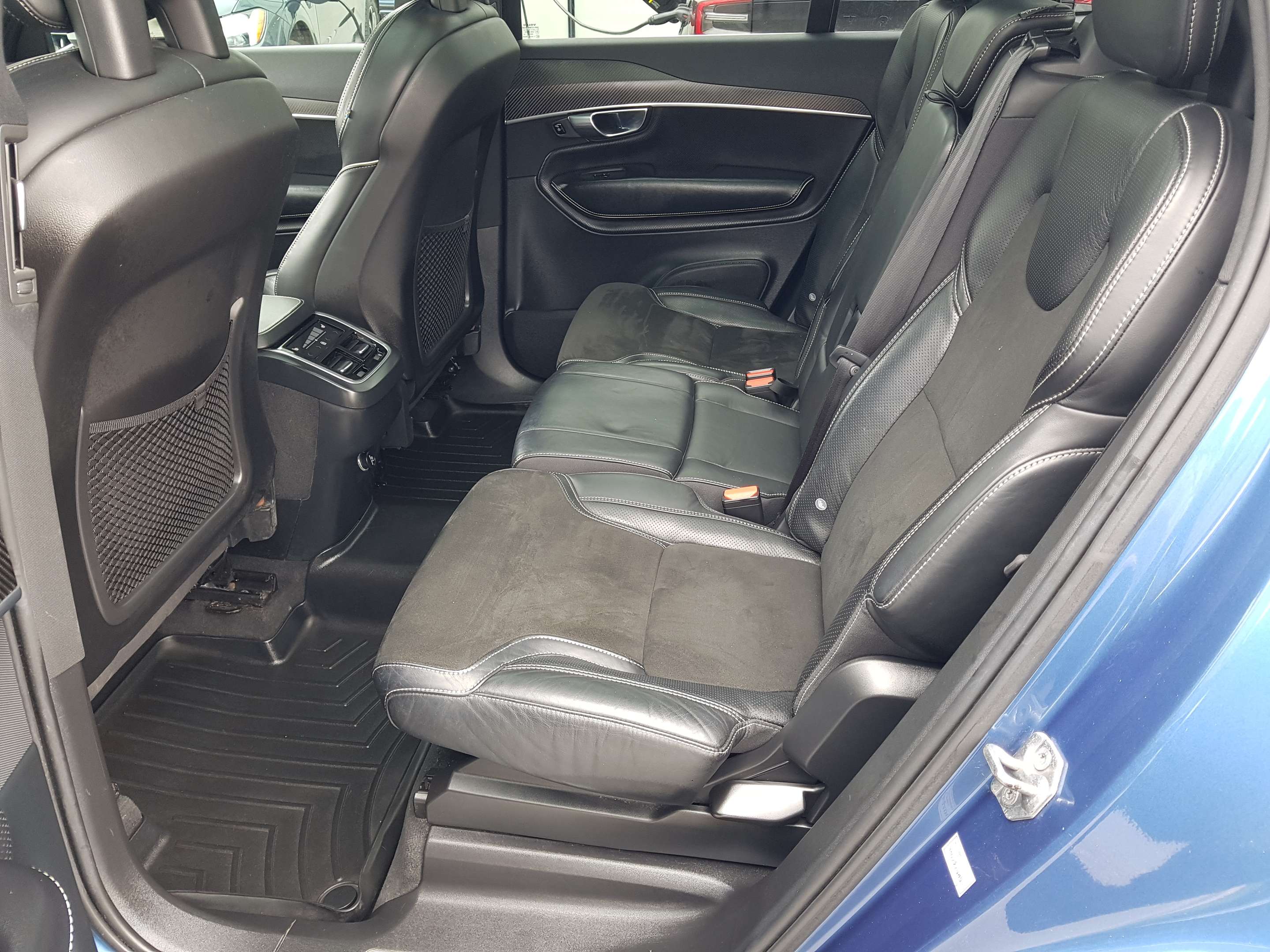 2018 Volvo XC90 T6 AWD R-Design thumb 23