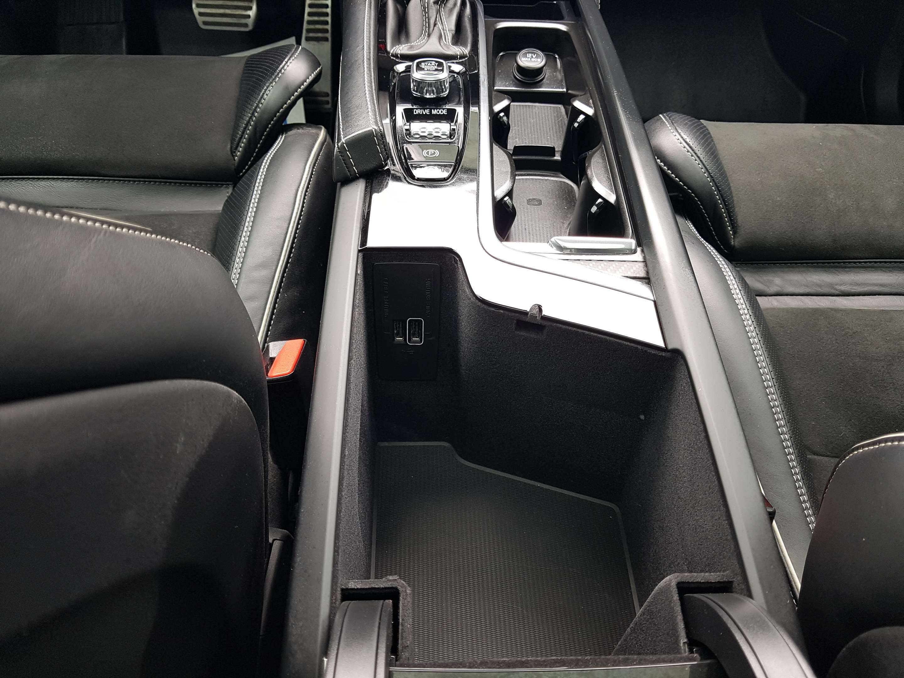 2018 Volvo XC90 T6 AWD R-Design thumb 30