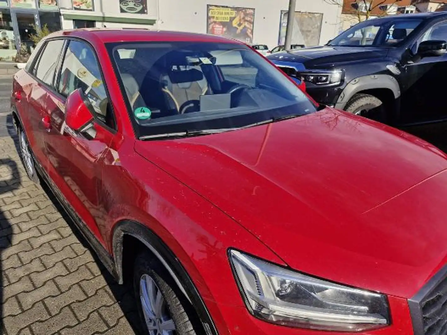 Audi Q2 1,5 TFSI 35 design 8-fach bereift AHK Navi Rot - 2