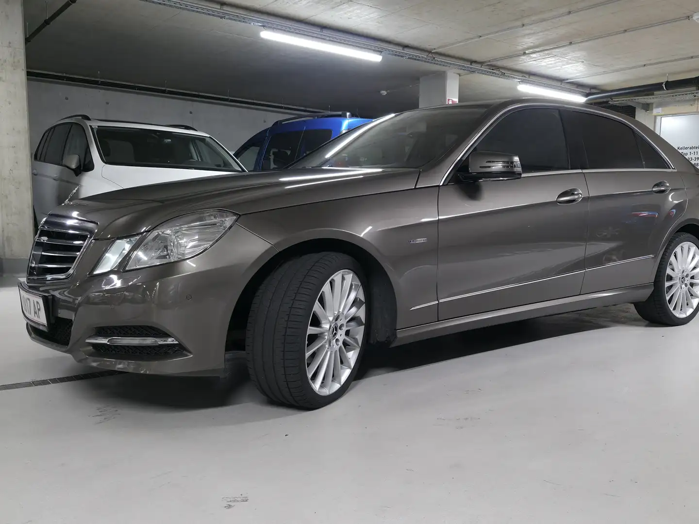 Mercedes-Benz E 220 E 220 Avantgarde CDI Aut. Avantgarde Grau - 2