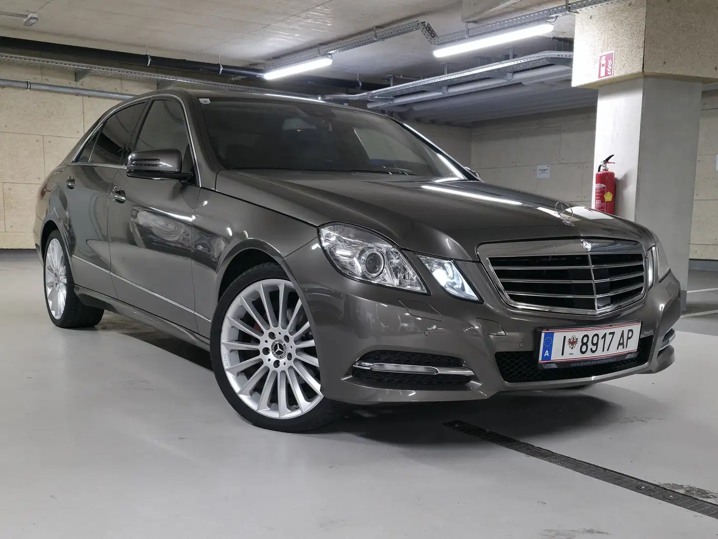 Mercedes-Benz E 220 E 220 Avantgarde CDI Aut. Avantgarde Grau - 1