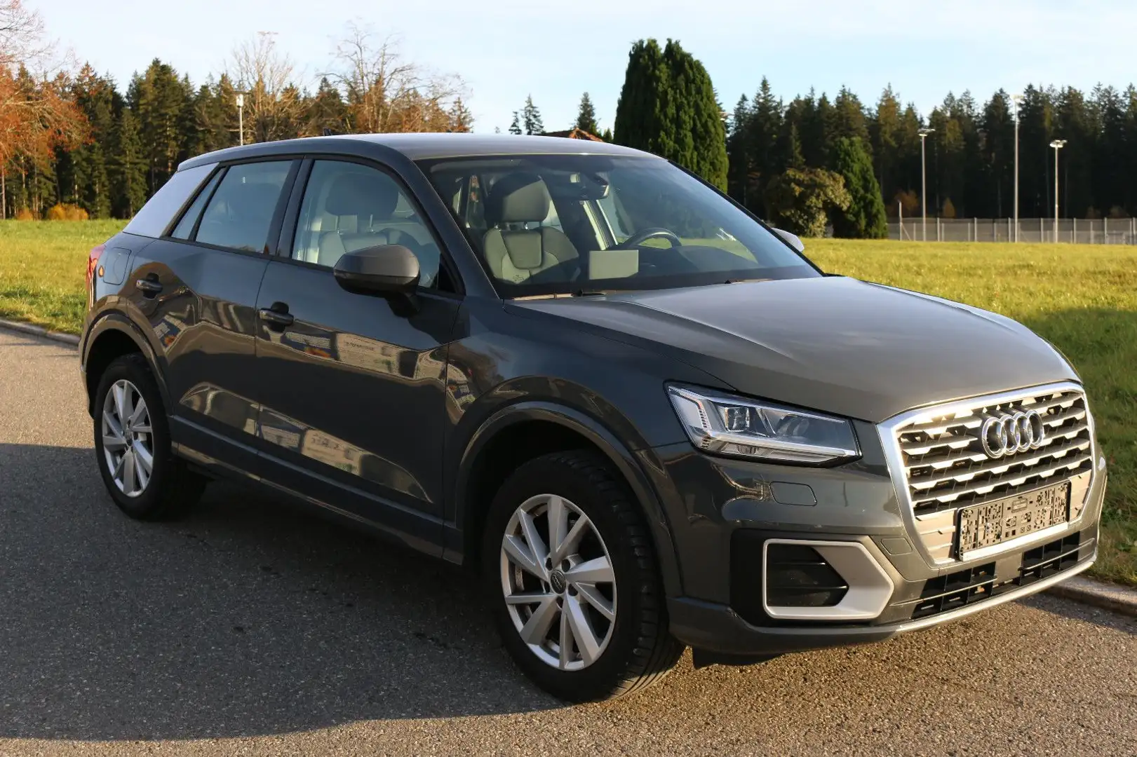 Audi Q2 35 TDI sport Gris - 2