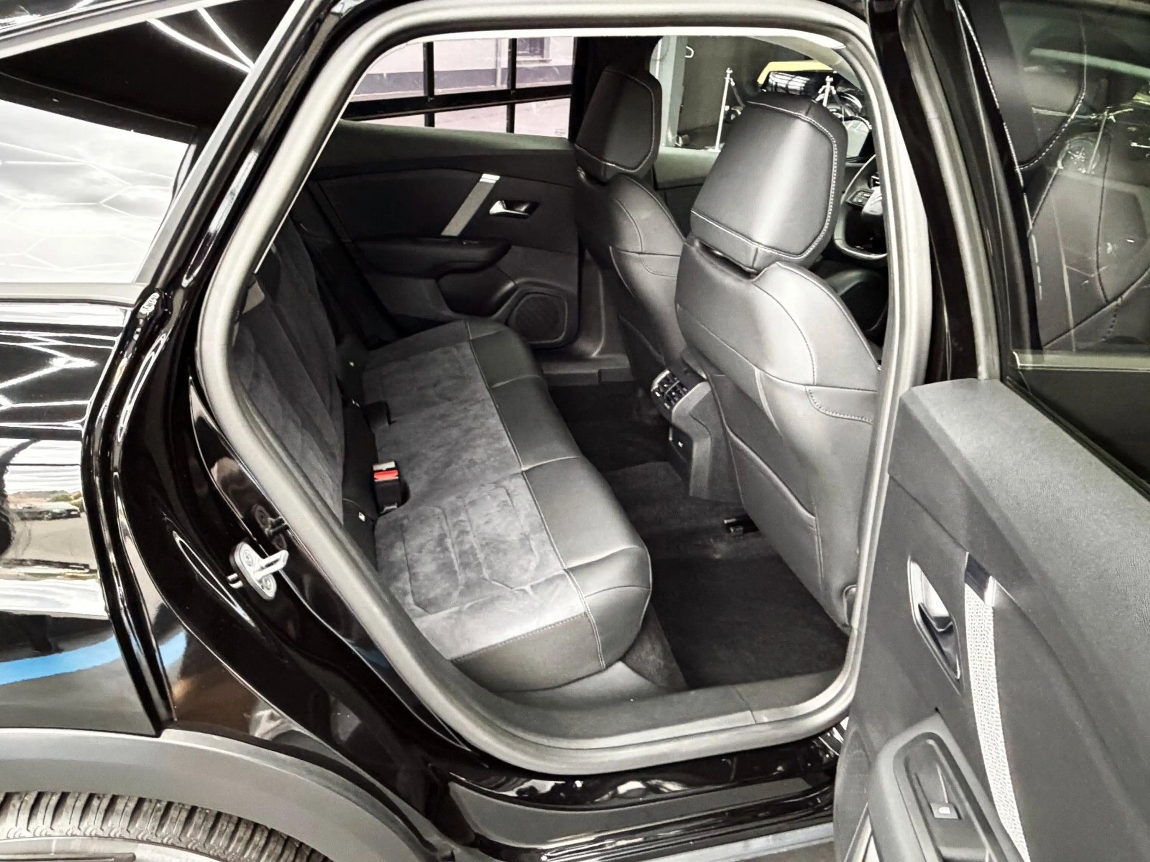 Citroen C4 Lim. Max+360° Kamera+HeadUp+Alcantara+Sitzh. — photo 12