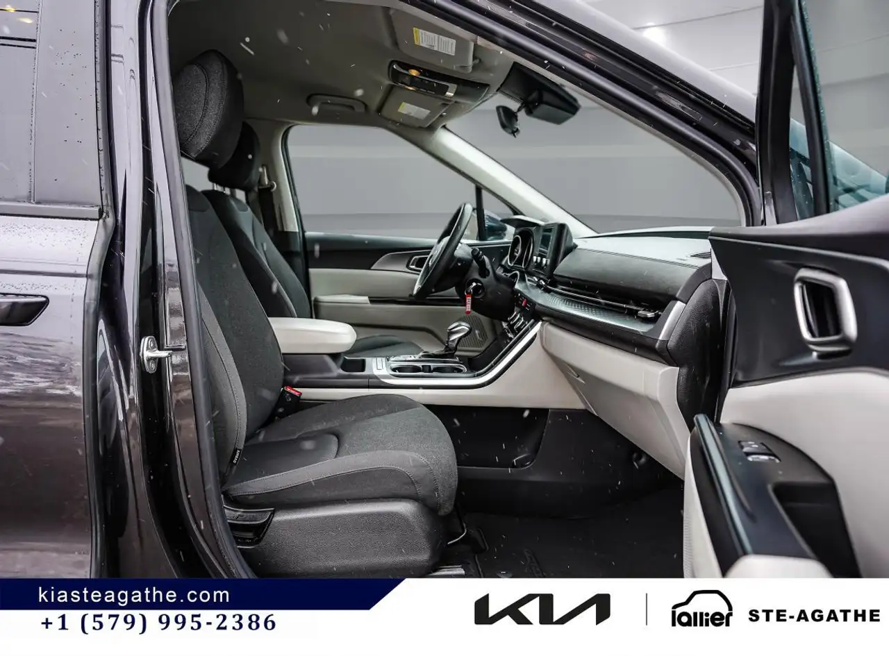 Kia Carnival снимка Kia Carnival