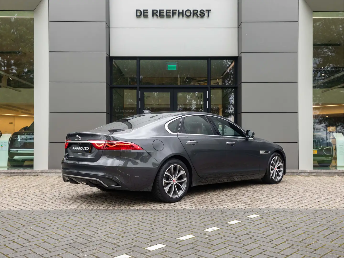 Jaguar XF 2.0 P250 S | Caraway | Panoramisch shuif-/kantelda Gris - 2