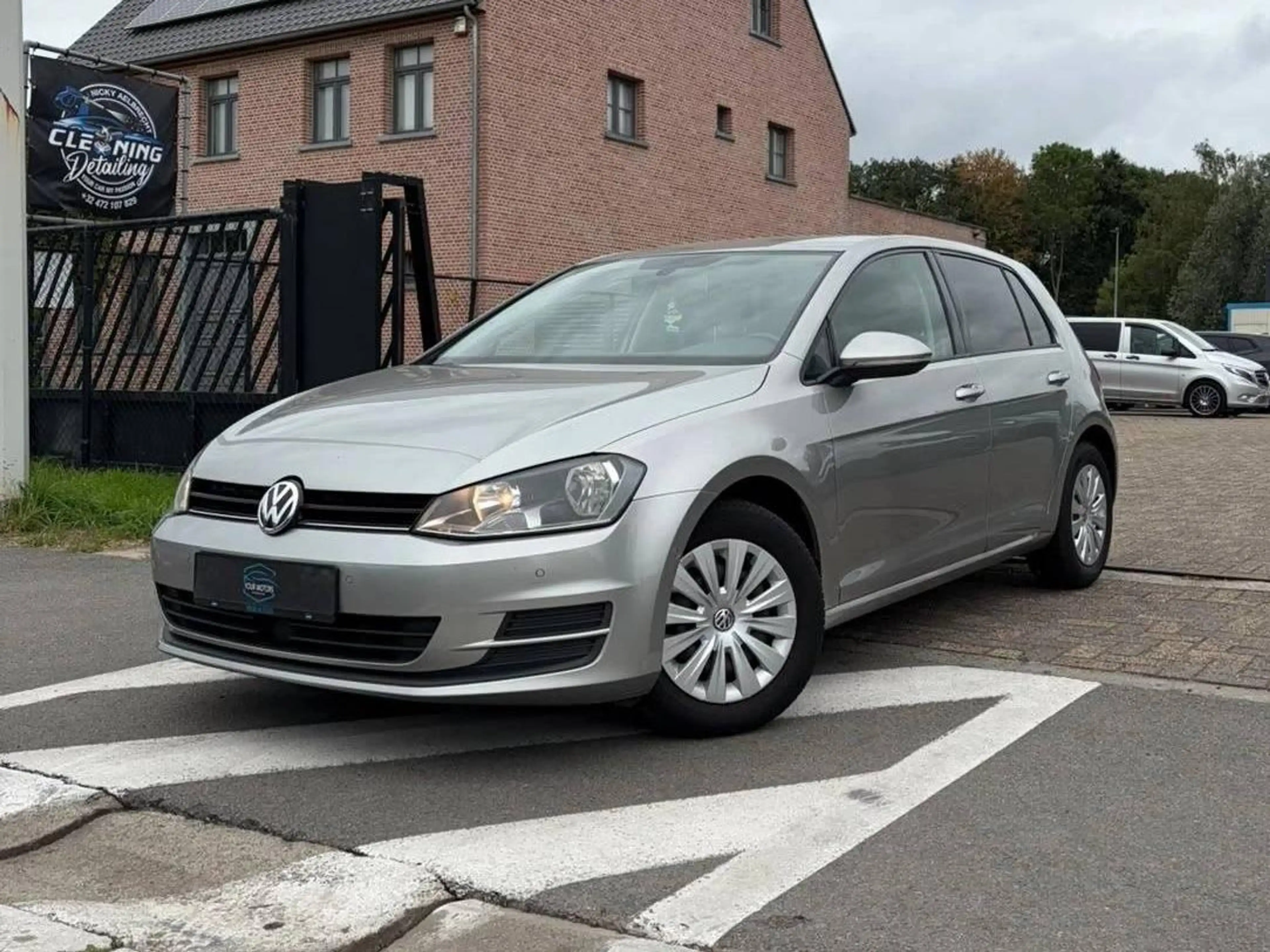 Volkswagen Golf 1.2 TSI Trendline BlueMotion — photo 2