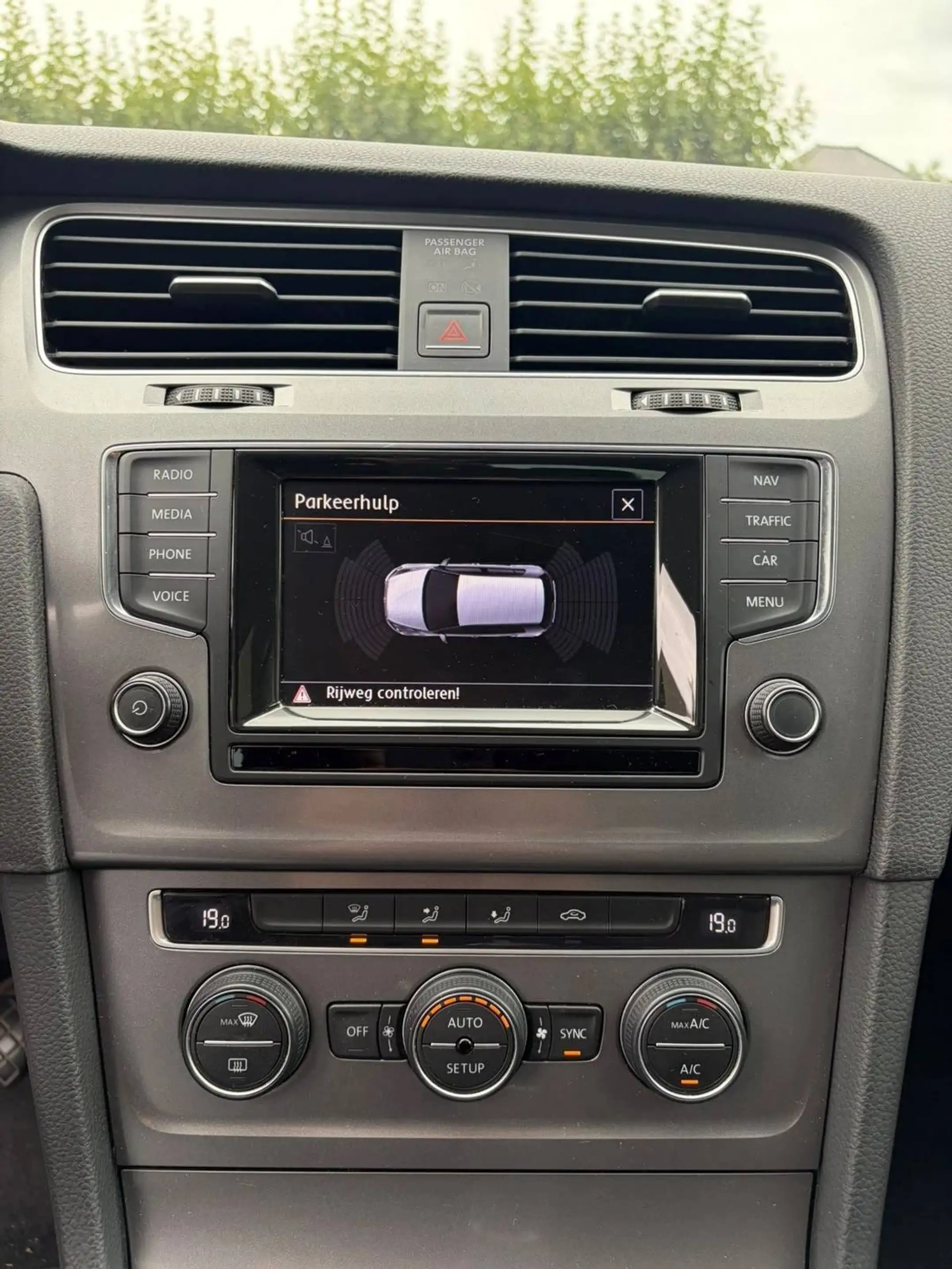 Volkswagen Golf 1.2 TSI Trendline BlueMotion — photo 11