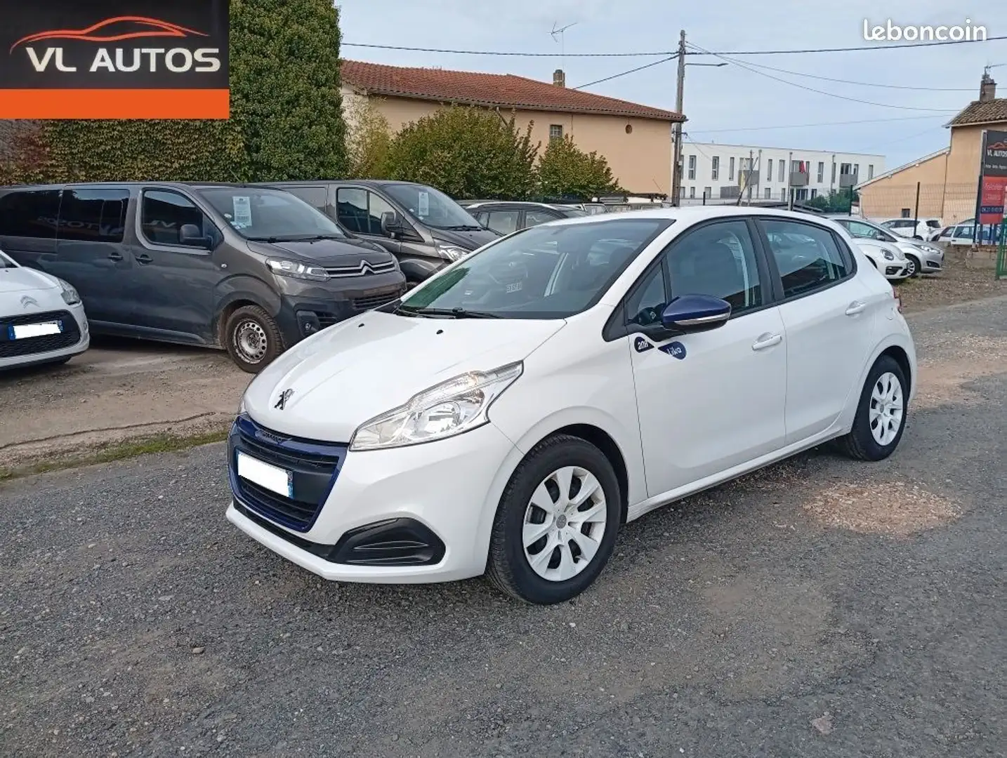 Peugeot 208 1.0 68 cv Année 2015 Carnet d'entretien complet Blanc - 2