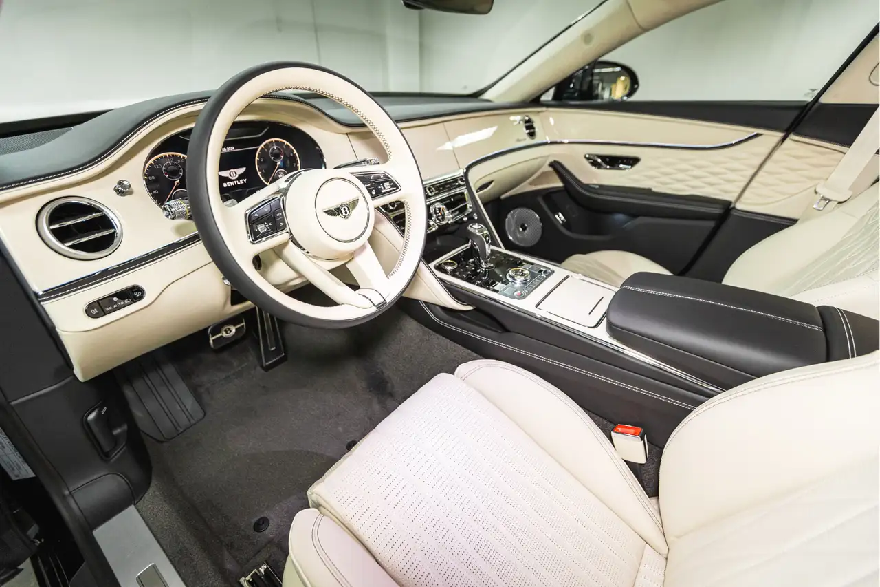 Bentley Flying Spur 2024 — фото 12