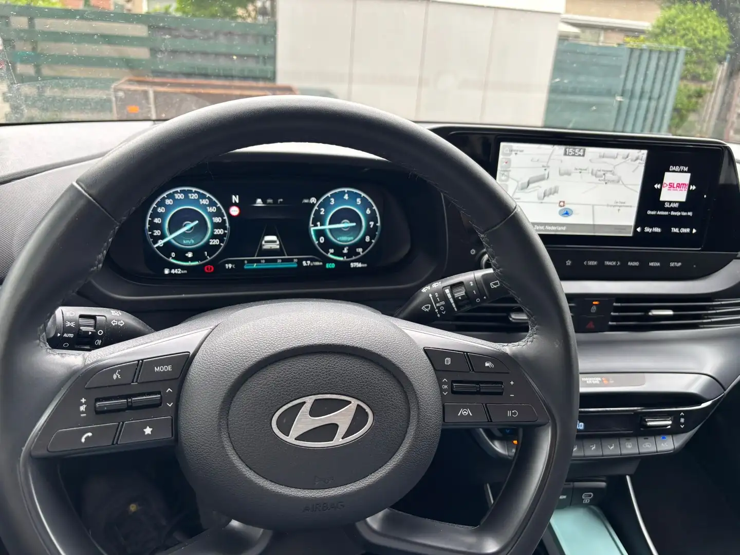 Hyundai i20 1.0 T-GDI Premium 5 maanden oud met trekhaak Rood - 2