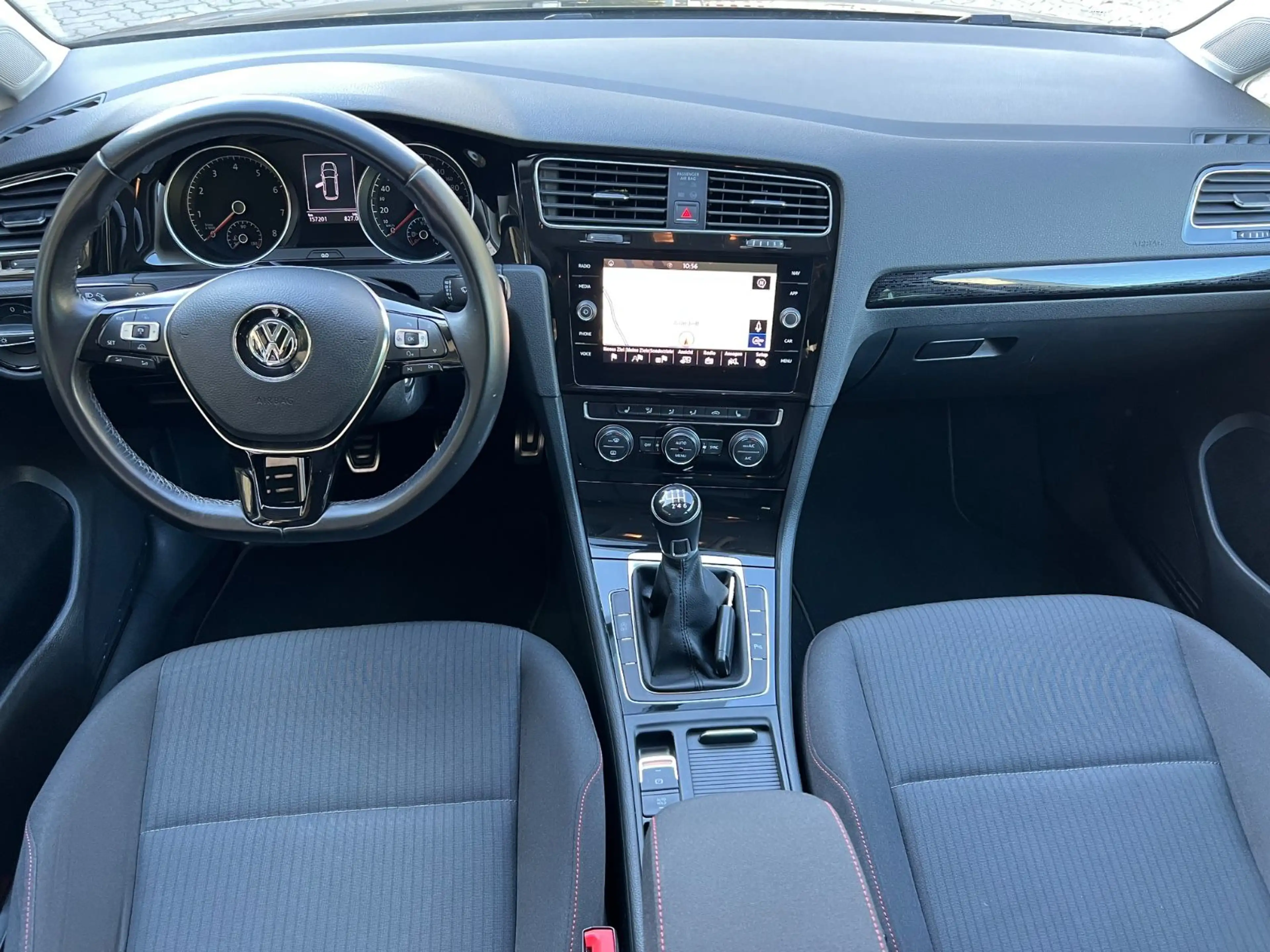 Volkswagen Golf Var 1.0 TSI Sound Black Edition Navi ACC 18 — photo 12