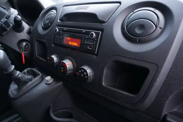 Opel Movano view 15