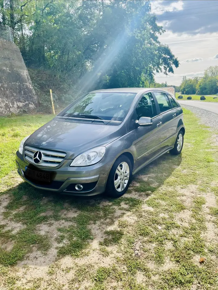 Mercedes-Benz B 200