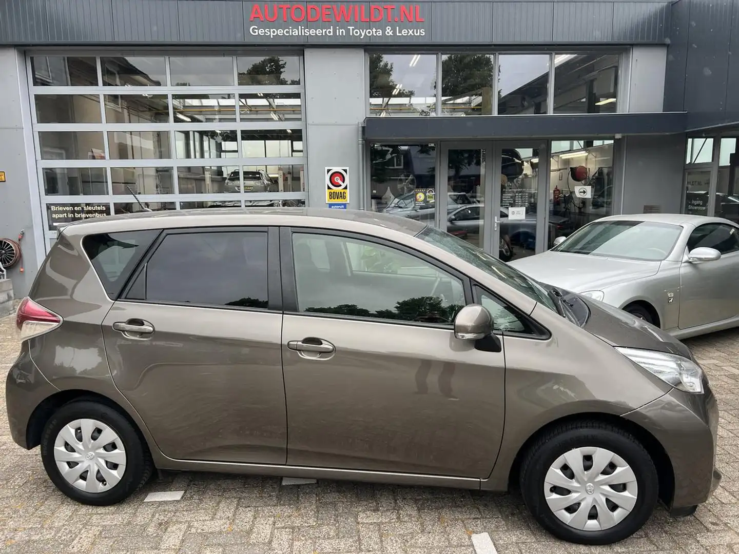 Toyota Verso-S 1.3 16v VVT-i Aspiration A/T + 12 MND BOVAG Bruin - 1