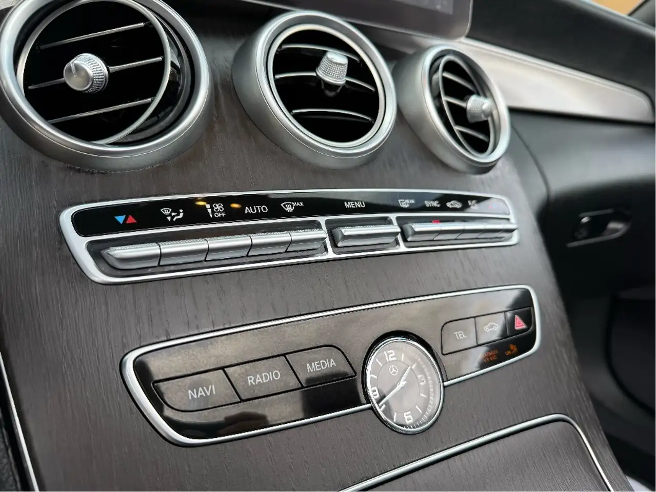 Mercedes-Benz C-Class снимка Mercedes-Benz C-Class