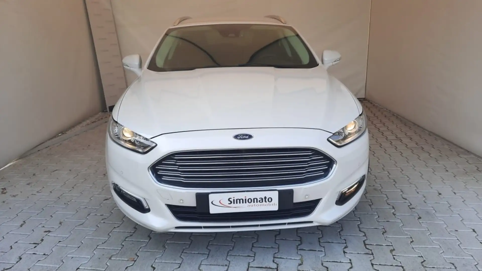 Ford Mondeo 2.0 EcoBlue 150 CV S&S SW Titanium Business Bianco - 2