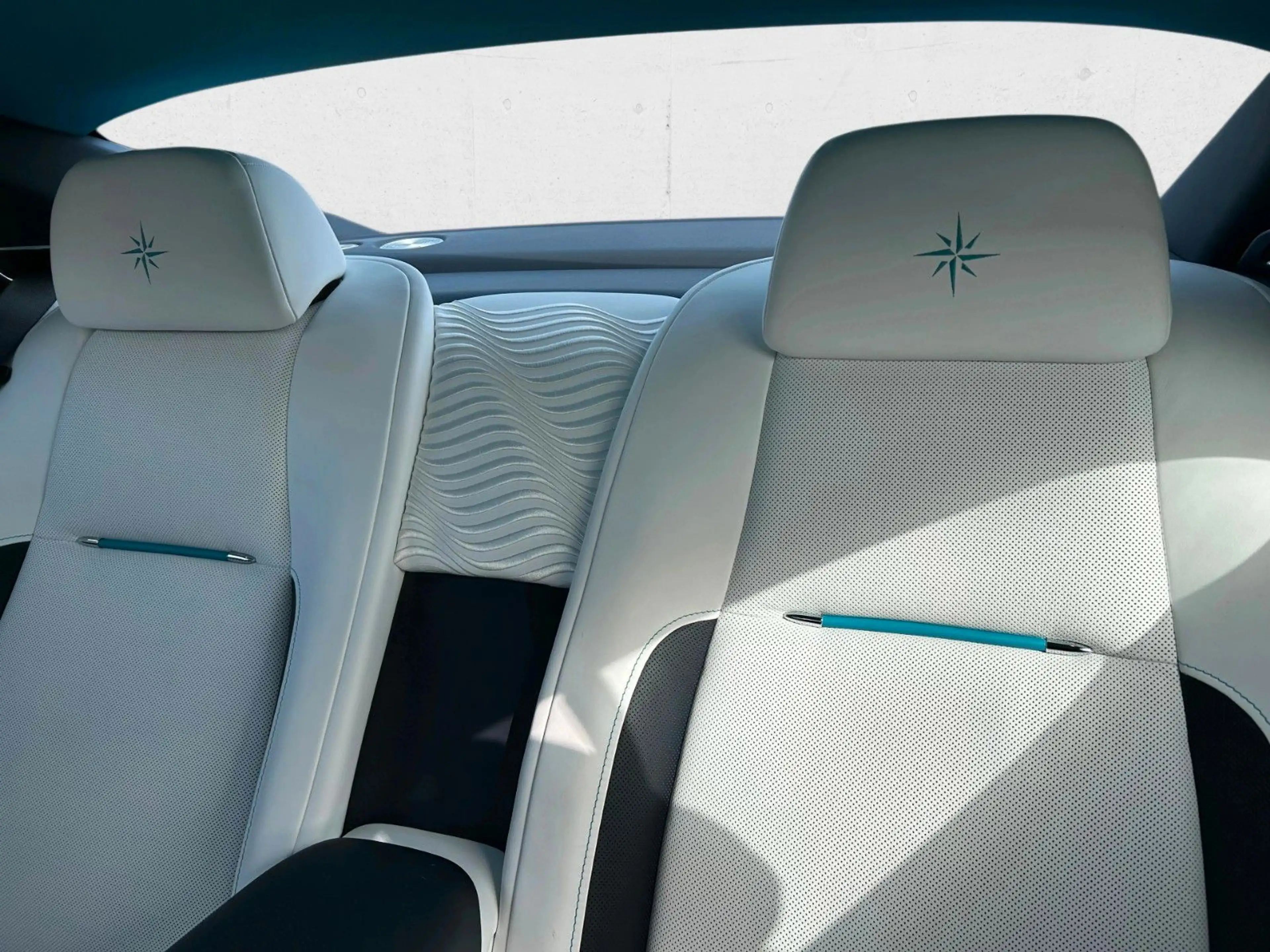 Rolls-Royce Wraith — photo 10