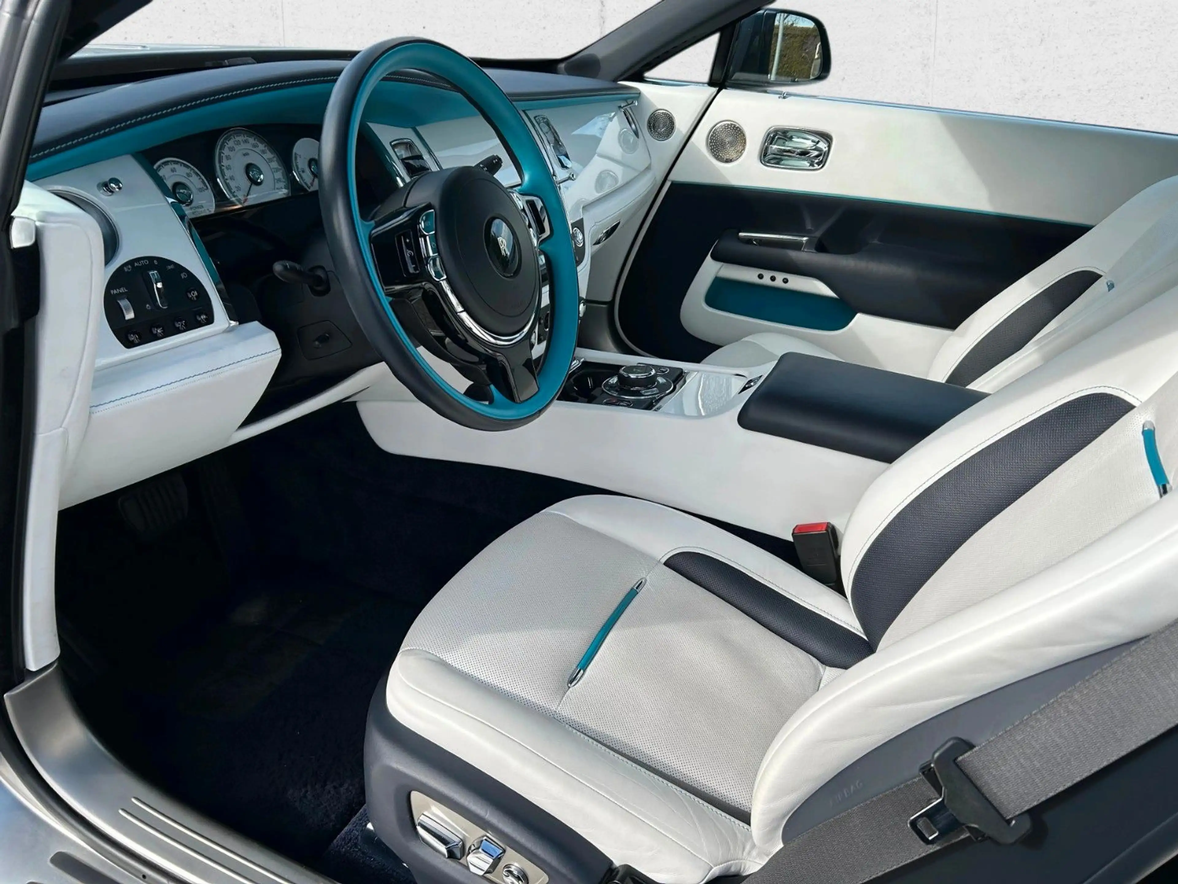 Rolls-Royce Wraith — photo 9