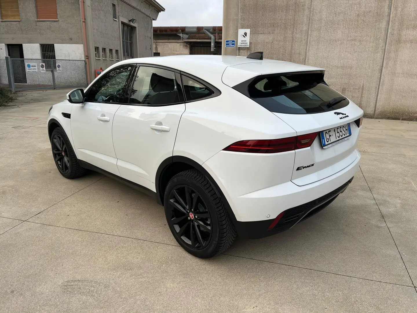 Jaguar E-Pace 2.0d i4 mhev R-Dynamic HSE awd 163cv auto - 2