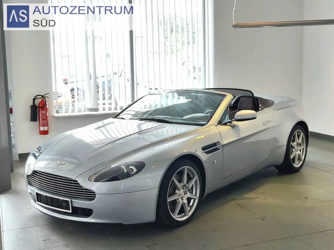 Aston Martin V8