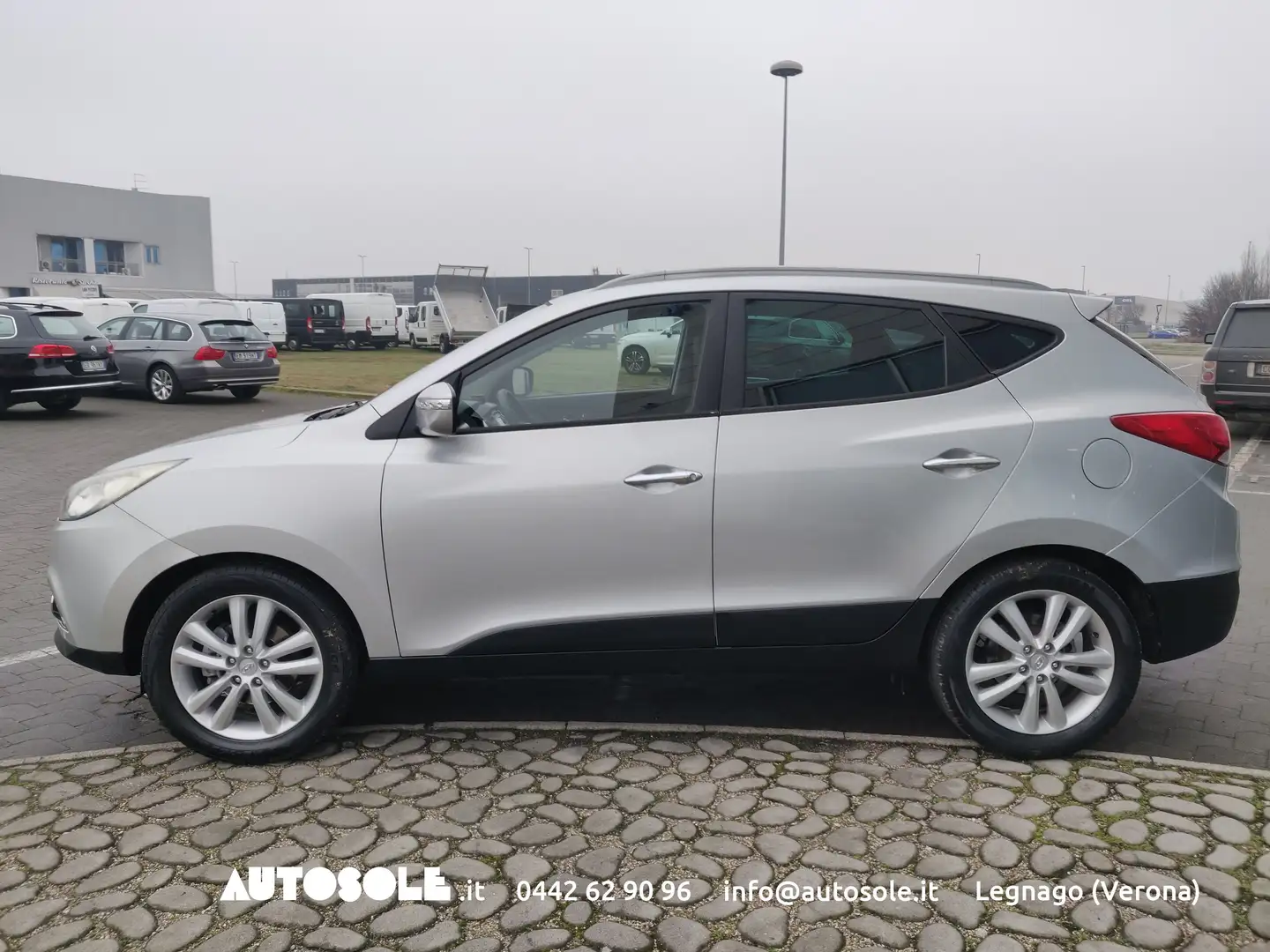 Hyundai iX35 IX35 2.0 CRDI Comfort 4WD Automatica Plateado - 2