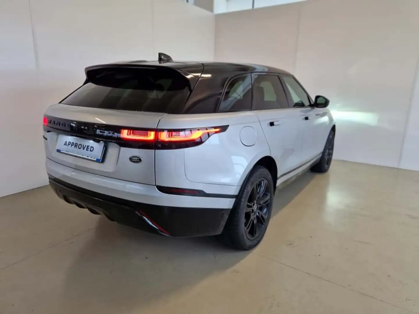 Land Rover Range Rover Velar 2.0D I4 180 CV R-Dynamic S Grigio - 2