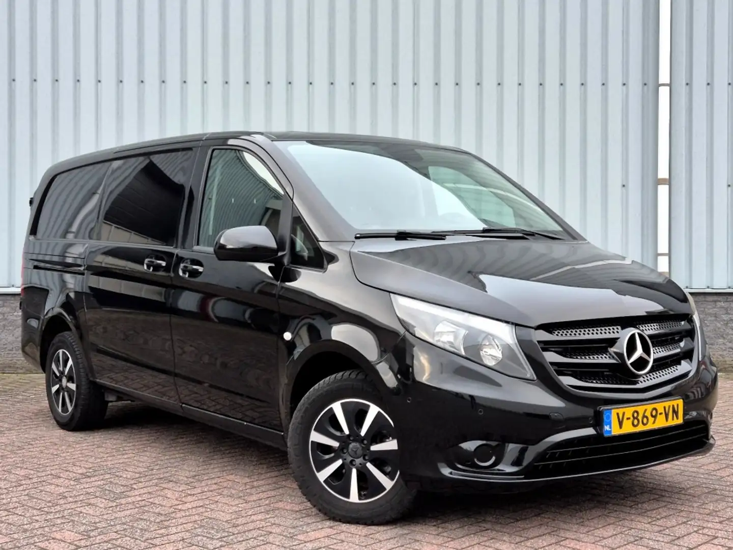 Mercedes-Benz Vito 111 CDI Lang Nieuwe APK 2027 Euro 6 Zwart - 1