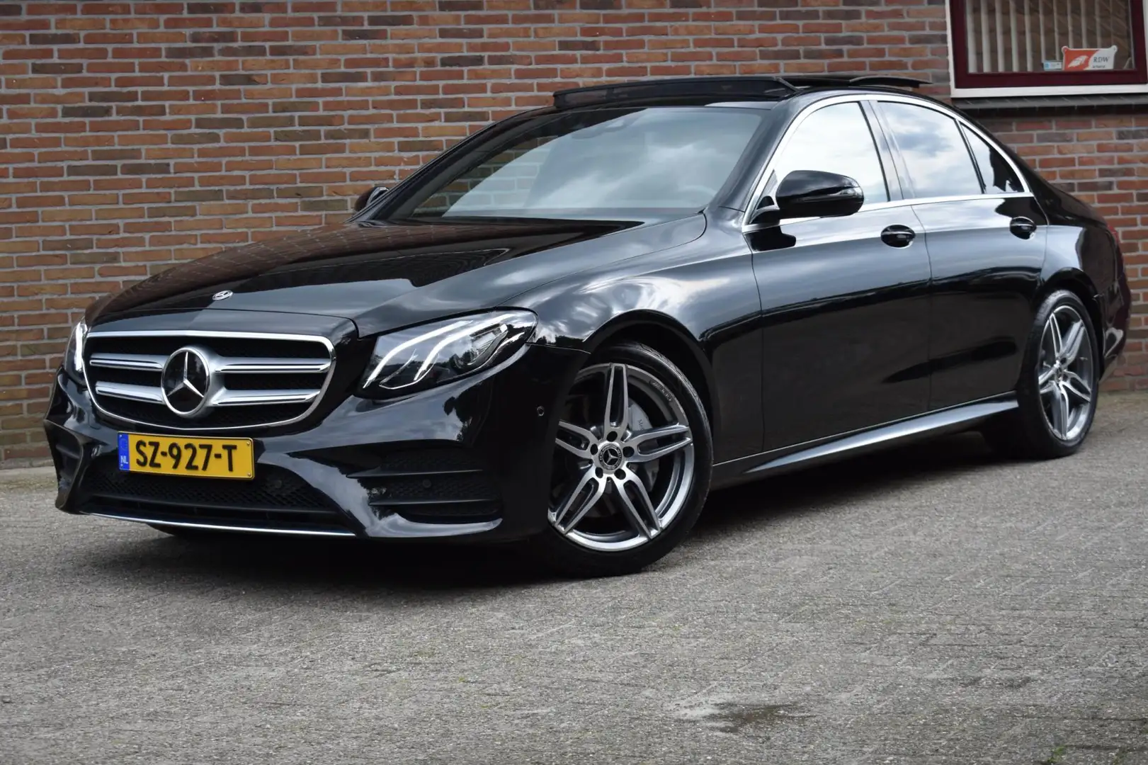 Mercedes-Benz E 200 Business Solution AMG '18 Pano LED NAP NL Auto Inr Zwart - 1