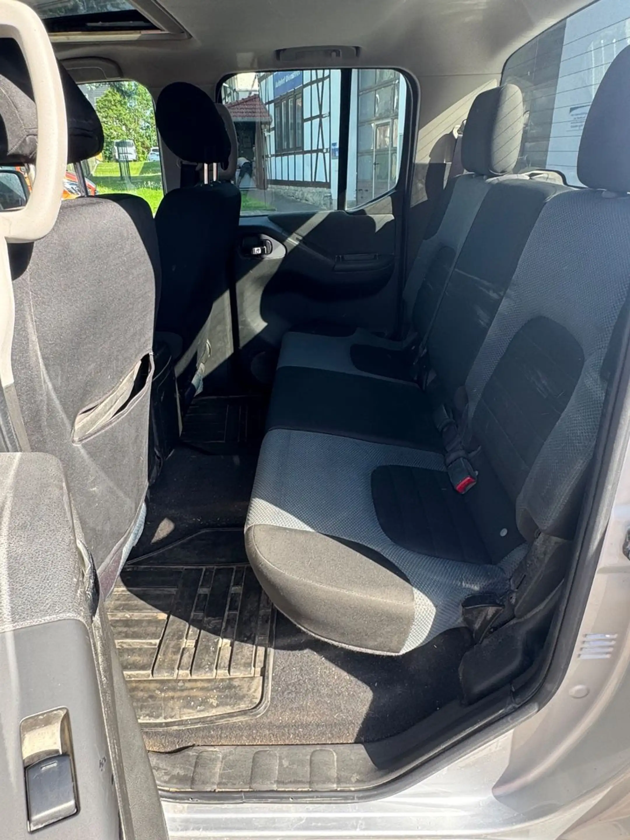 Nissan Navara Pickup Double Cab PLATINUM EVO 4X4 LB — photo 9