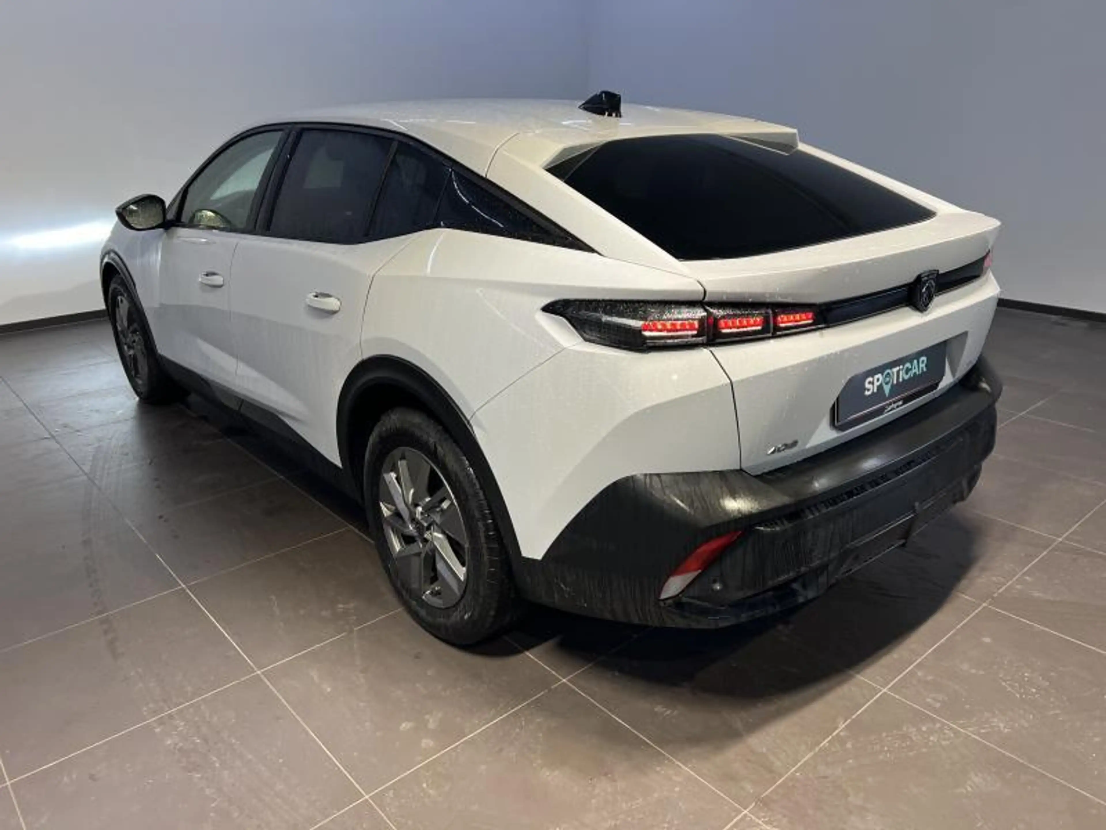 Peugeot 408 HYBRIDE e-DCS6 ALLURE — photo 6