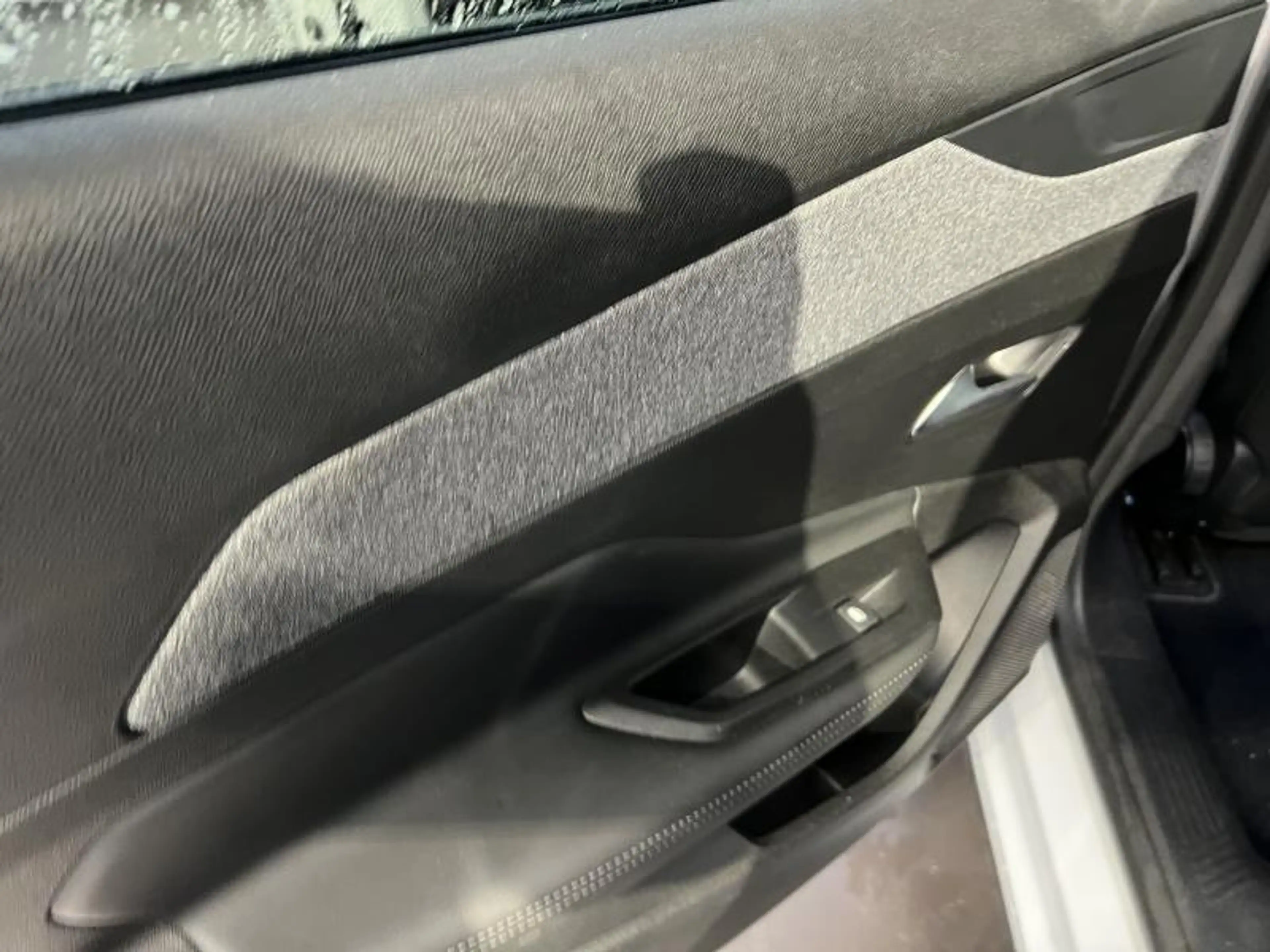 Peugeot 408 HYBRIDE e-DCS6 ALLURE — photo 15