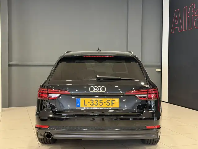 Audi A4 view 14